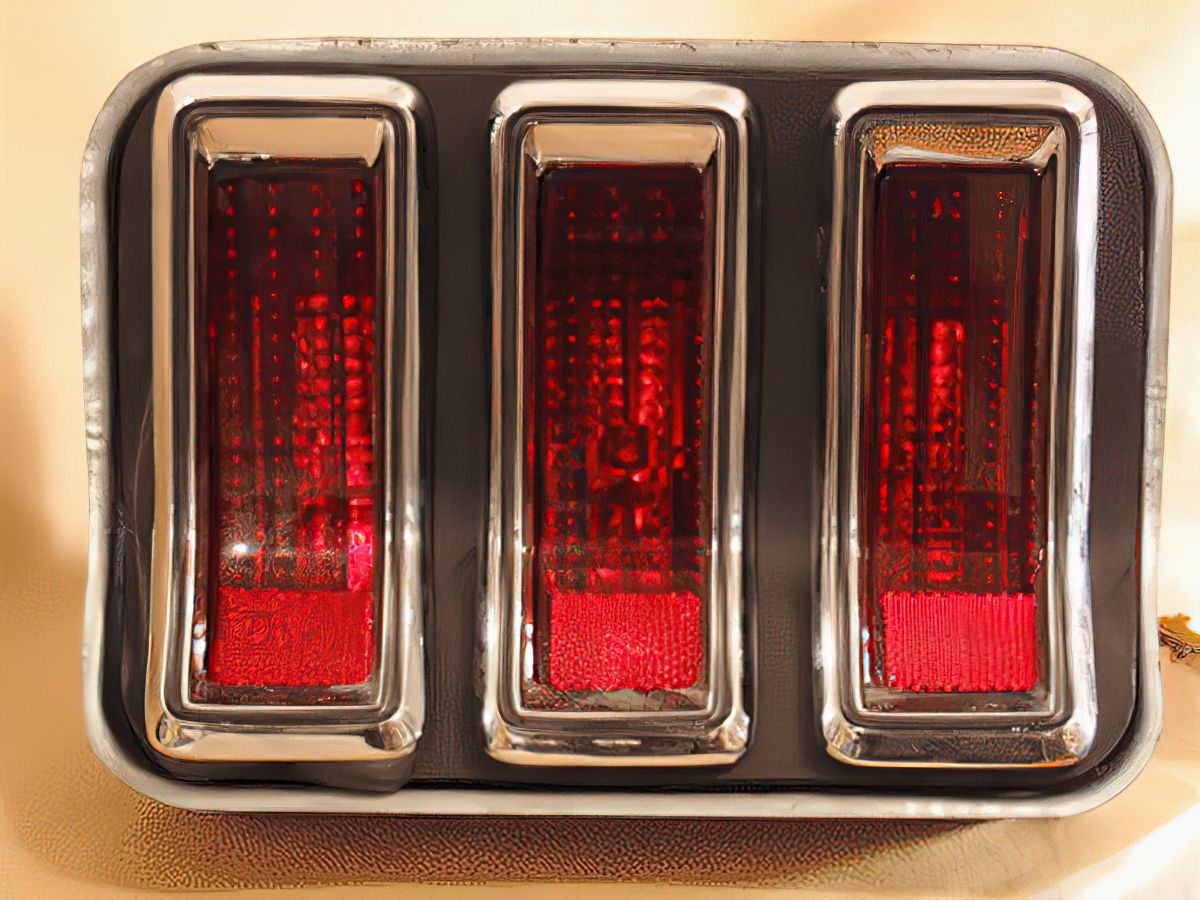 United Pacific 1965 1966 Ford Mustang Led Tail Light Assembly W/Housing 65 66 